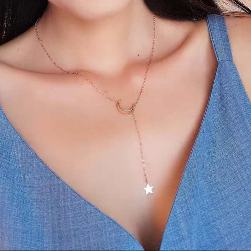 Moon star neck